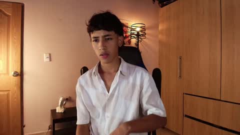 ostin 18hot online show from January 2025 02:04:01 AM