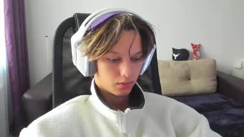 Ostin online show from October 2025 03:26:01 AM