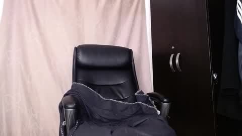 Snapshot of otto_stud chatting on April 2026 04:19:01 AM otto_stud online show from April 2026 04:19:01 AM