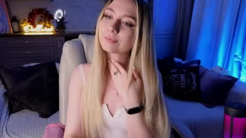 Snapshot of owlluree chatting on April 2026 10:57:02 PM Gretta online show from April 2026 10:57:02 PM