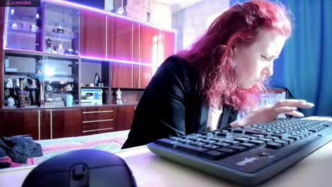 Ella online show from March 2025 11:28:01 AM