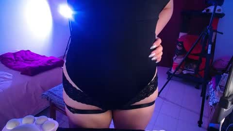 Snapshot of paariss_ chatting on May 2026 10:28:01 PM Paris online show from May 2026 10:28:01 PM