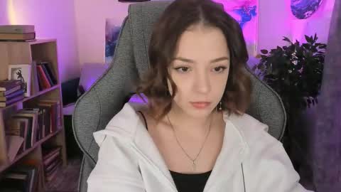 Snapshot of pambeeslyy chatting on January 2026 08:28:02 AM Pam online show from January 2026 08:28:02 AM