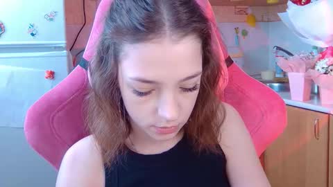 Snapshot of pambeeslyy chatting on March 2026 08:30:01 AM Pam online show from March 2026 08:30:01 AM