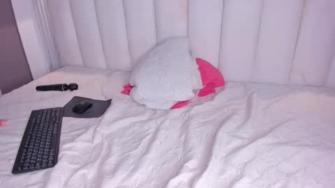 pamela online show from November 2025 07:49:02 PM