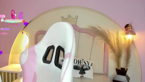 Snapshot of pamela_monroy_ chatting on April 2026 12:04:01 PM Princess Pamela online show from April 2026 12:04:01 PM