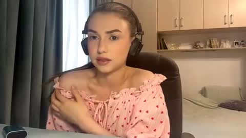 Snapshot of pamulahallquist chatting on June 2026 03:38:01 PM Lia online show from June 2026 03:38:01 PM