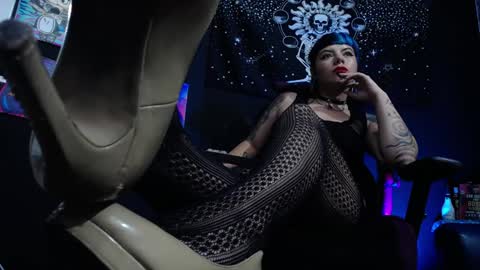       online show from February 2025 08:20:02 PM