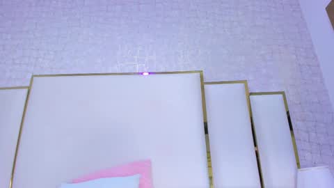 Paola  online show from October 2025 11:07:02 AM