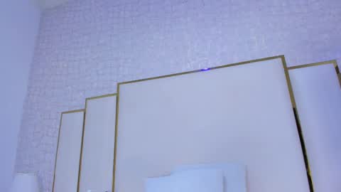 Paola  online show from November 2025 11:32:02 AM