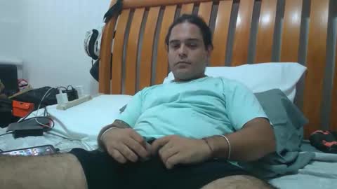 Snapshot of papiipr185 chatting on May 2026 11:00:01 PM PapiiPR185 online show from May 2026 11:00:01 PM