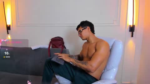 Snapshot of paradise_boy_s chatting on June 2026 01:32:01 PM Ryan And Casper online show from June 2026 01:32:01 PM