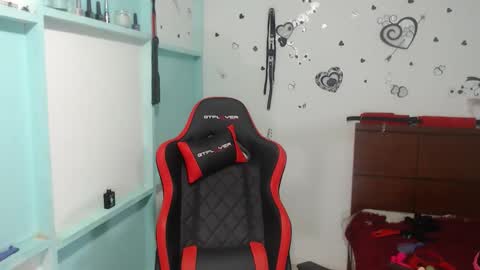 Luna online show from November 2025 10:35:01 PM