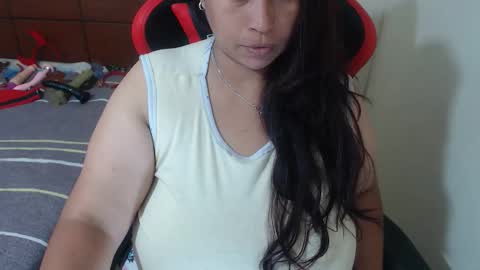 Snapshot of pareja_explosivasexx chatting on April 2026 07:47:01 AM Luna online show from April 2026 07:47:01 AM