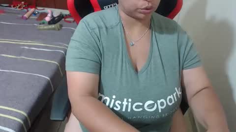 Snapshot of pareja_explosivasexx chatting on May 2026 11:37:01 AM Luna online show from May 2026 11:37:01 AM