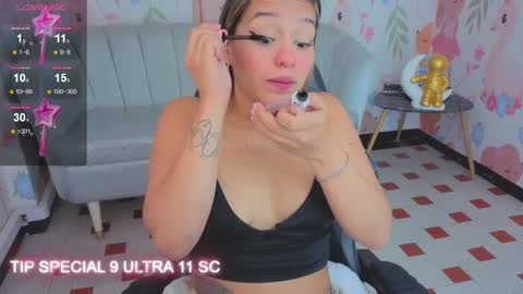 Snapshot of paris09_v chatting on February 2026 03:11:02 AM PARIS online show from February 2026 03:11:02 AM