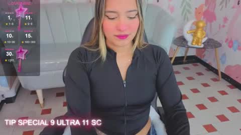 Snapshot of paris09_v chatting on February 2026 03:33:01 AM PARIS online show from February 2026 03:33:01 AM