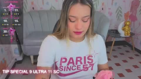 Snapshot of paris09_v chatting on May 2026 03:33:01 AM PARIS online show from May 2026 03:33:01 AM