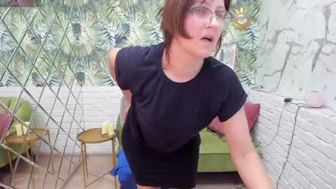 Paris online show from January 2025 02:33:01 AM