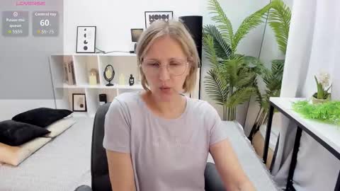 Paris online show from September 2025 08:00:02 PM