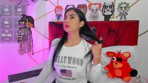 paris_evans_01 online show from October 2025 12:31:01 PM