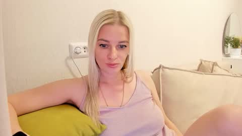 Snapshot of paris_hilt_on chatting on October 2025 10:57:01 AM Sasha online show from October 2025 10:57:01 AM