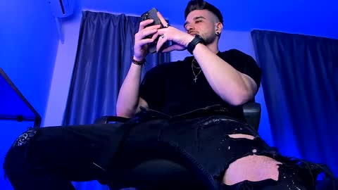 Paris online show from January 2025 01:30:01 AM