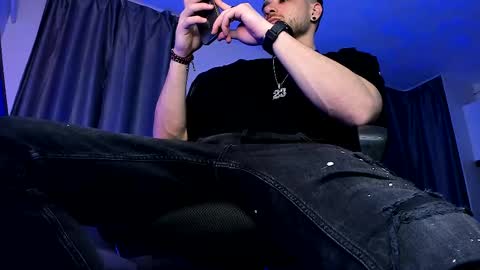 Paris online show from February 2025 02:52:01 AM