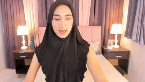 parismilker online show from February 2026 12:59:02 PM