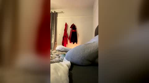 parkertom525 online show from April 2026 08:03:02 PM