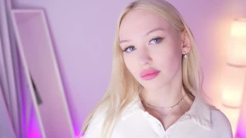 Snapshot of party_4_u chatting on November 2025 10:59:01 AM Sofi online show from November 2025 10:59:01 AM