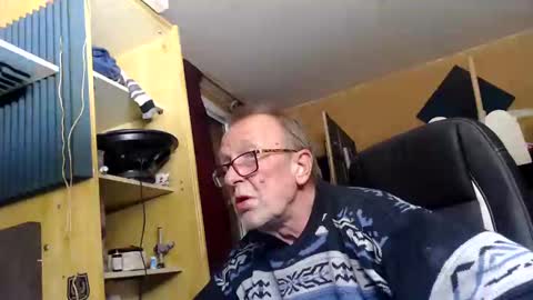 pascal88881 online show from December 2024 07:36:01 PM