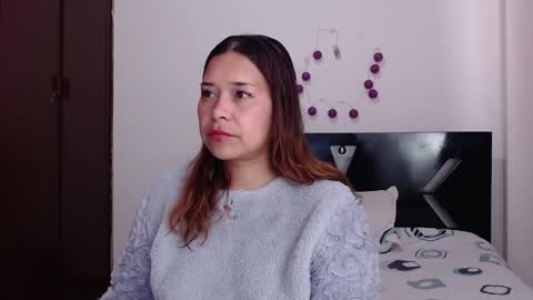 PAULA online show from November 2025 08:08:02 PM