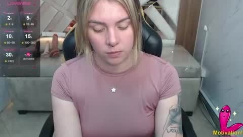 Snapshot of paula_b_ chatting on June 2026 01:01:02 PM Paula online show from June 2026 01:01:02 PM