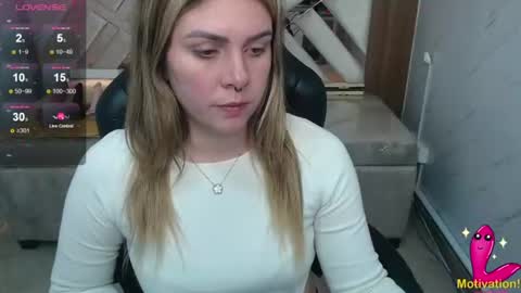 Snapshot of paula_b_ chatting on June 2026 12:53:02 PM Paula online show from June 2026 12:53:02 PM