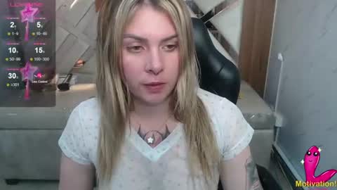 Snapshot of paula_b_ chatting on June 2026 01:06:02 PM Paula online show from June 2026 01:06:02 PM