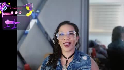 Paula online show from November 2025 08:43:01 PM