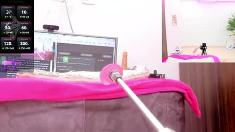 Snapshot of paulina_davis_ chatting on April 2026 01:03:01 AM Paulina Davis online show from April 2026 01:03:01 AM