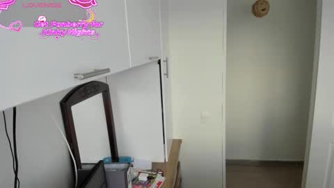 paulina online show from November 2025 09:09:02 PM