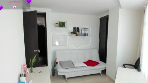 Snapshot of paulina_dossantos chatting on May 2026 06:46:01 PM paulina online show from May 2026 06:46:01 PM