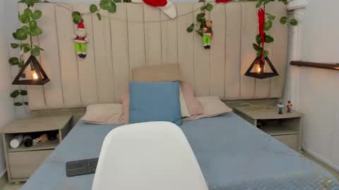 PAULINA  online show from December 2025 07:53:02 PM