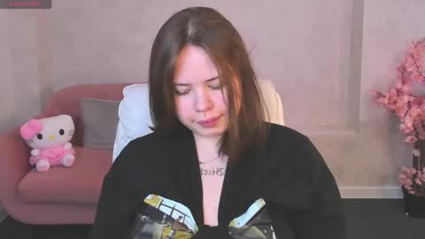 Snapshot of pauline_moore chatting on May 2026 09:17:01 AM Erica online show from May 2026 09:17:01 AM