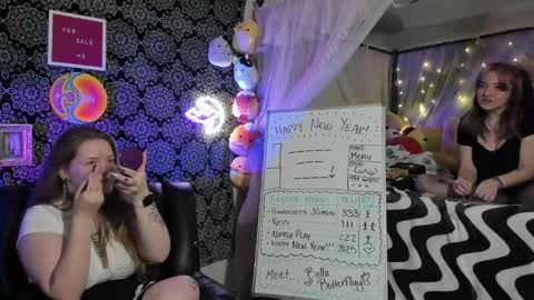 ArtsyHeartsyy online show from January 2025 05:11:02 AM