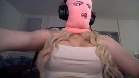 Snapshot of peachydemi chatting on June 2026 10:21:01 PM peachydemi online show from June 2026 10:21:01 PM