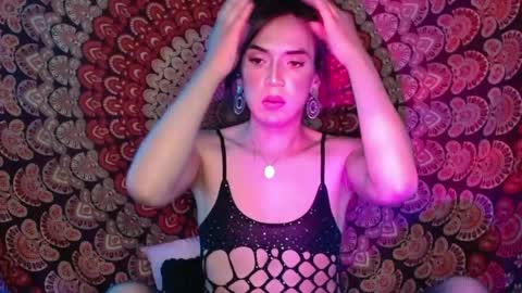 pearlatin online show from May 2026 12:39:01 AM