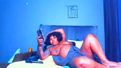 Snapshot of pearlblu38 chatting on April 2026 01:42:02 AM Pearl online show from April 2026 01:42:02 AM