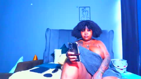 Snapshot of pearlblu38 chatting on April 2026 04:41:01 AM Pearl online show from April 2026 04:41:01 AM