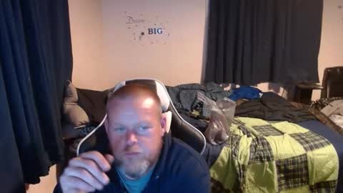 Snapshot of pecker40 chatting on January 2025 03:29:02 AM pecker40 online show from January 2025 03:29:02 AM