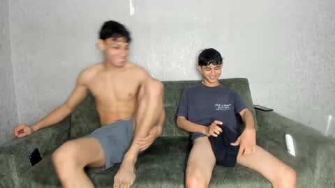 Snapshot of pelusos_mens chatting on April 2026 01:52:02 PM CAIN-19 ALLEN-18 RONALD-18 AUSTIN-18 MOD DANTE online show from April 2026 01:52:02 PM