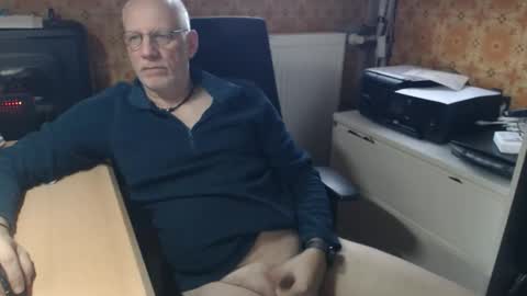 Pemue65 online show from December 2025 09:18:02 AM